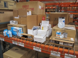 LOT TO INCLUDE: MISC. GE AND PHILLIPS FLUORESCENT LIGHTING FIXTURES, LIGHT BULBS, PROJECTION LAMPS, AND 120 V BALLASTS. LOADING & HANDLING FEE $15-4227
